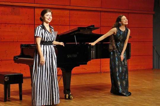 Musikalische Begleitung durch Anna El-Khashem und Olga Wien.